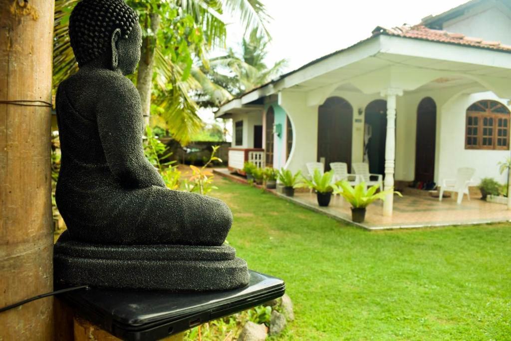 Bed and Breakfast The Breeze Mirissa Exterior foto