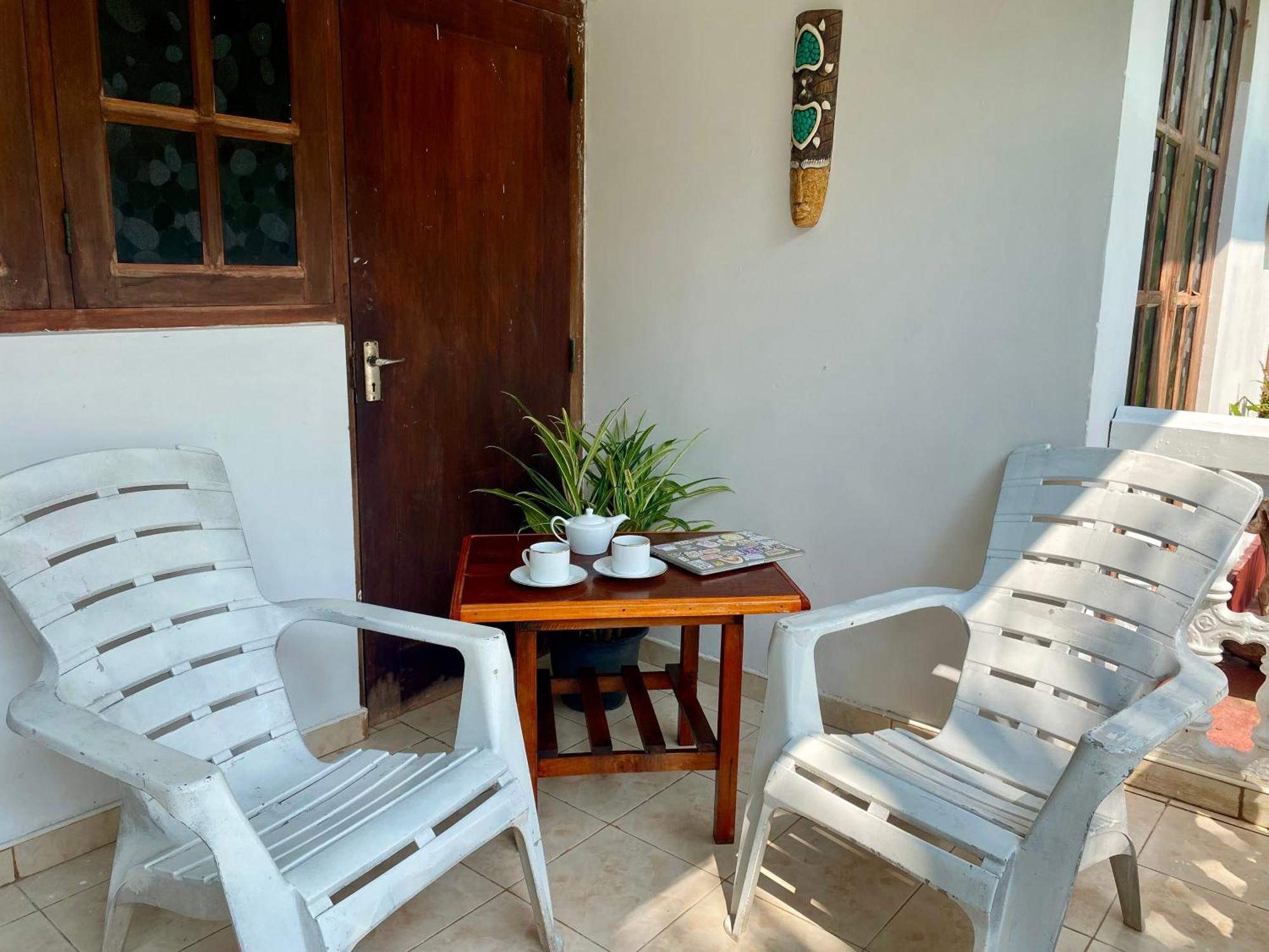 Bed and Breakfast The Breeze Mirissa Exterior foto