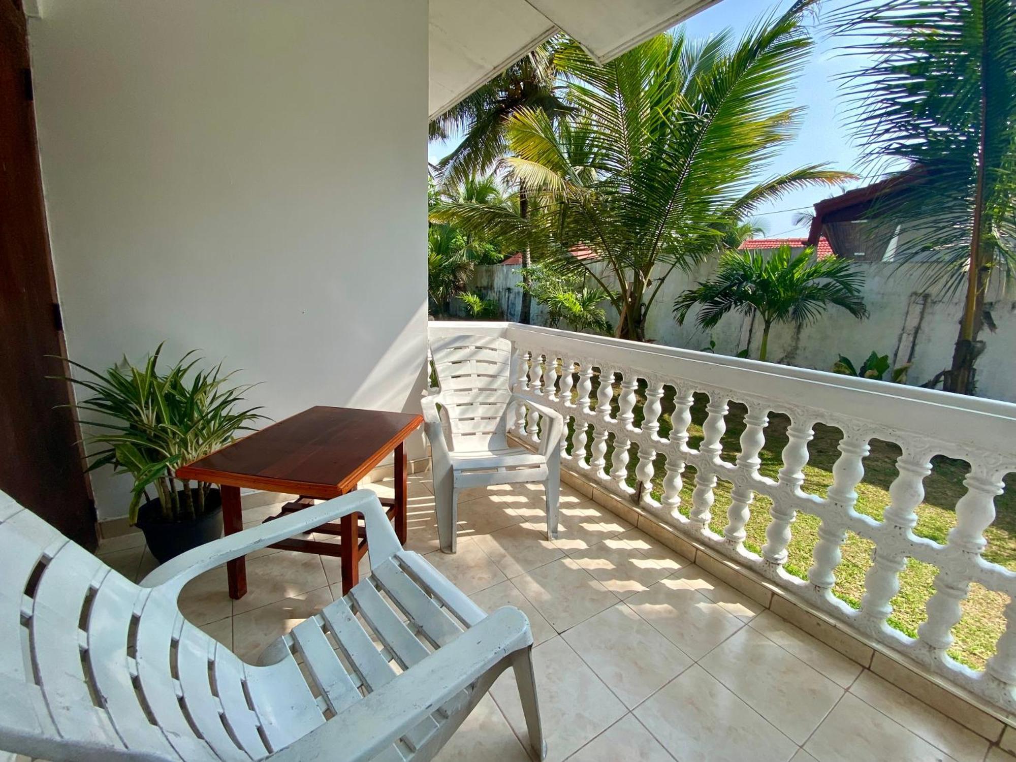Bed and Breakfast The Breeze Mirissa Exterior foto