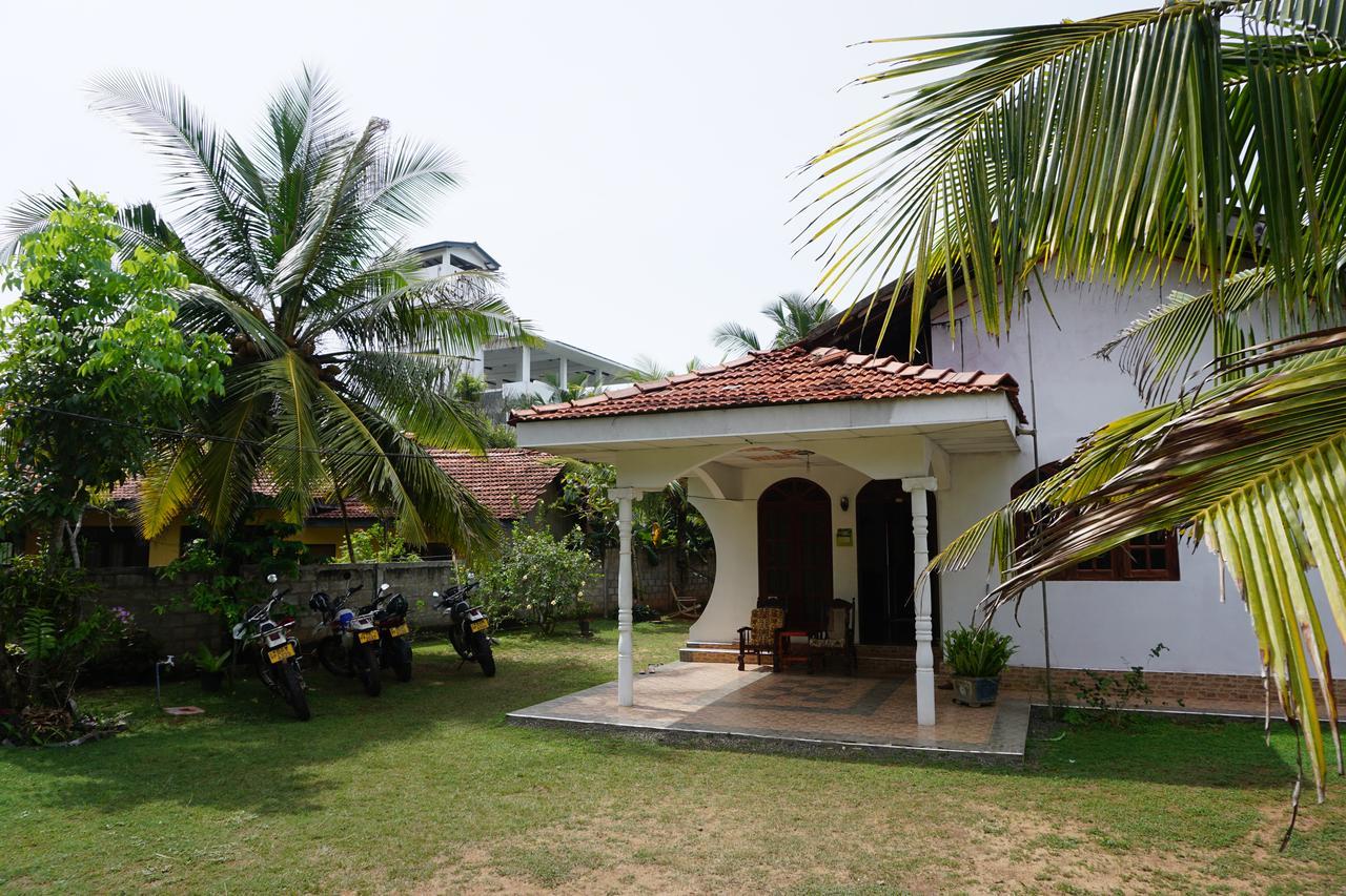 Bed and Breakfast The Breeze Mirissa Exterior foto