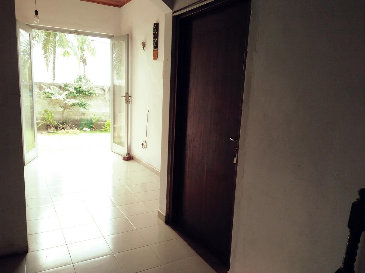 Bed and Breakfast The Breeze Mirissa Exterior foto