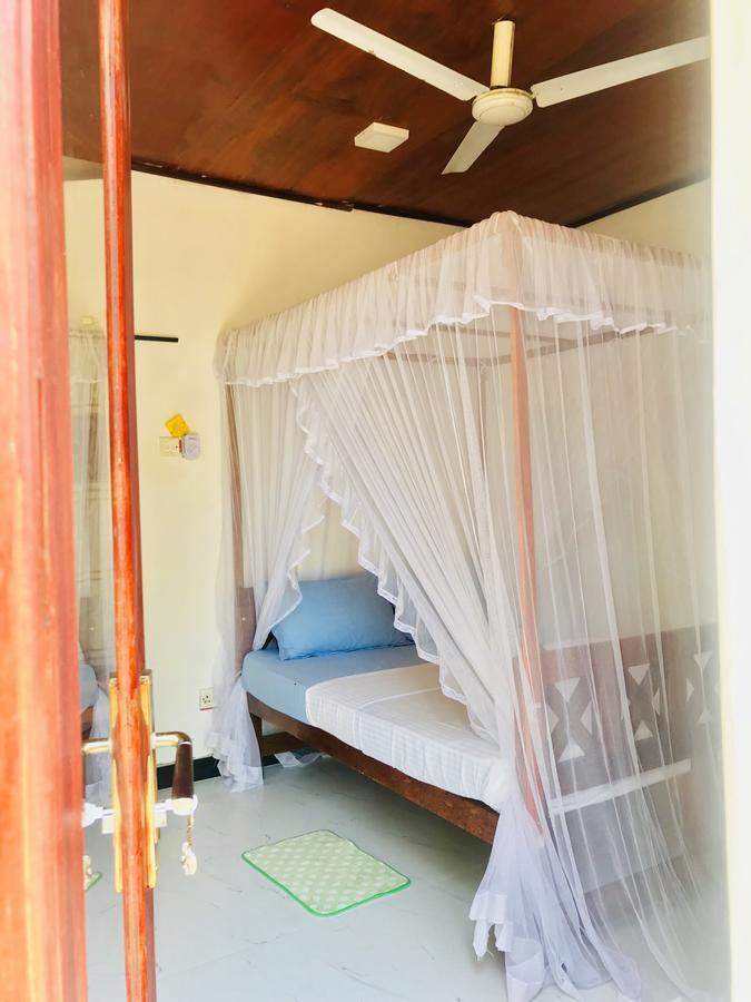 Bed and Breakfast The Breeze Mirissa Exterior foto